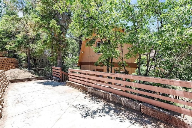 43869 Mendocino Dr, Big Bear Lake, CA 92315 - gate with a patio area