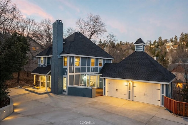 view of front facade featuring a garage