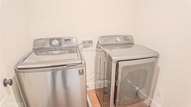 washroom featuring washing machine and dryer