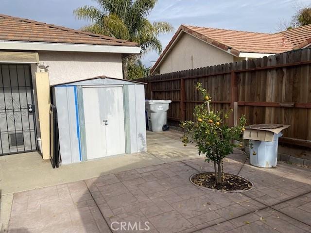 view of patio featuring a storage unit