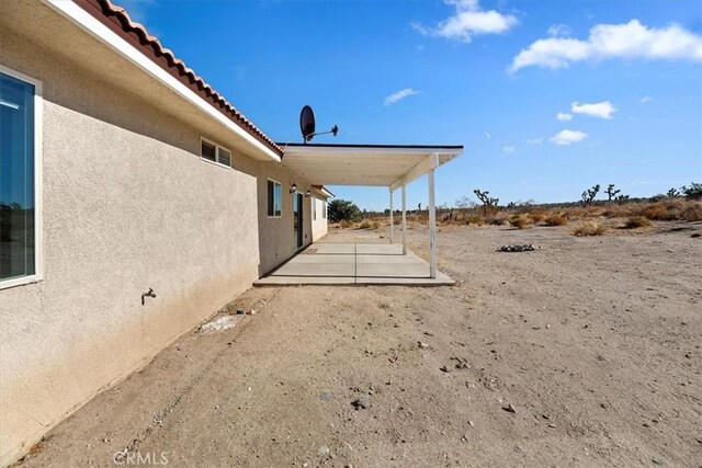 view of yard featuring a patio