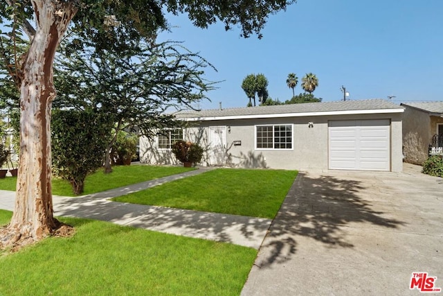 ranch-style home featuring a front lawn and a garage