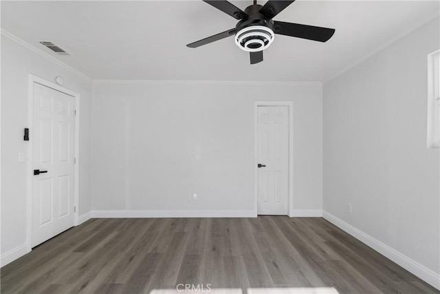 unfurnished room featuring dark hardwood / wood-style floors, ceiling fan, and ornamental molding