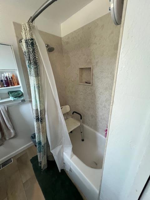 bathroom featuring shower / bathtub combination with curtain