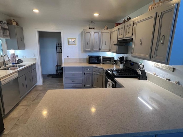 kitchen with kitchen peninsula, appliances with stainless steel finishes, and sink