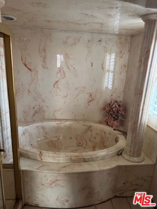 bathroom featuring a bathing tub