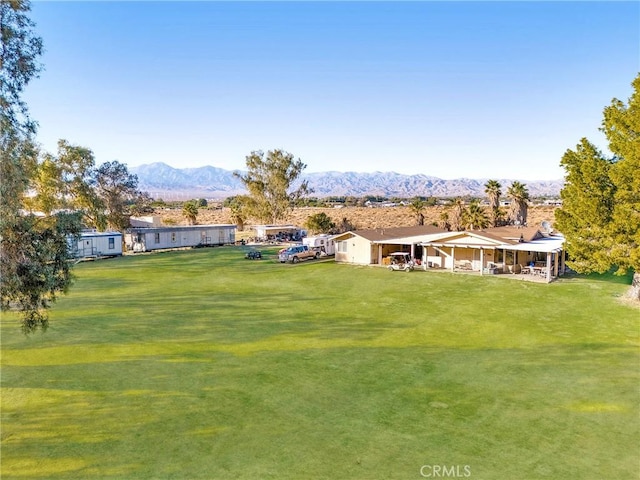 view of yard with a mountain view