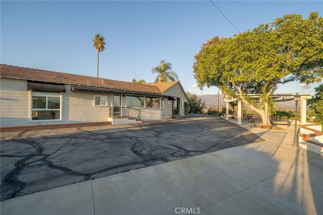 view of front of property