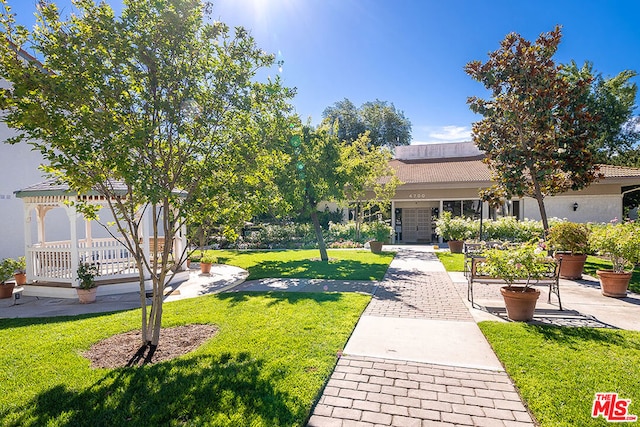 view of front of house with a front lawn