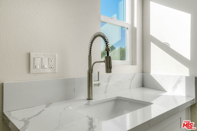 room details featuring sink