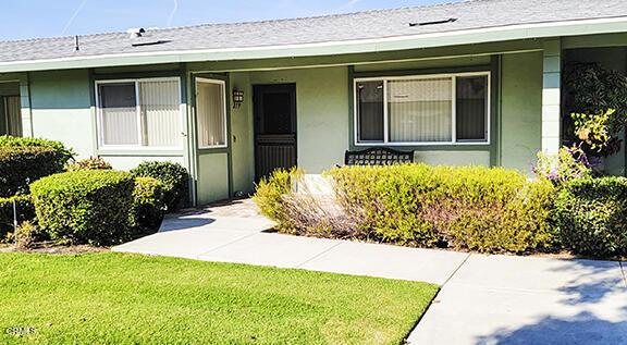 property entrance featuring a yard