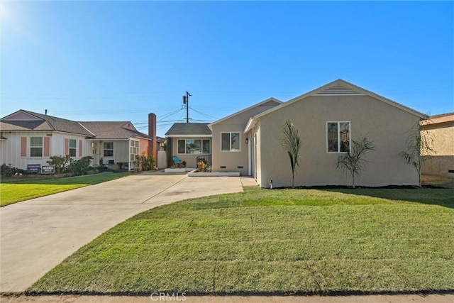 single story home with a front lawn