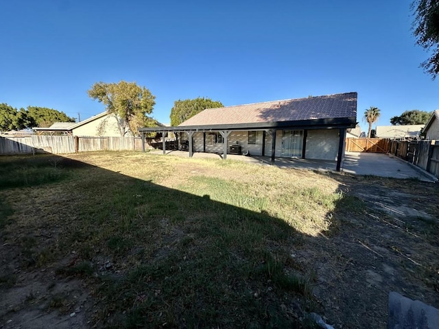 view of yard with a patio