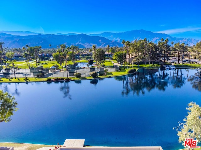 water view with a mountain view