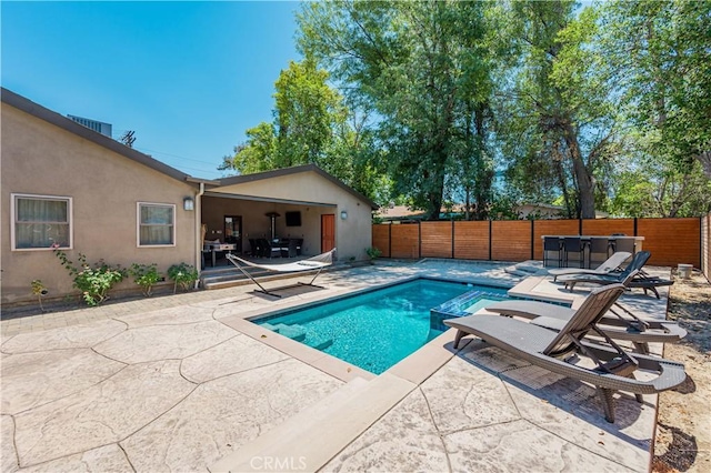 view of swimming pool featuring a patio area and a jacuzzi