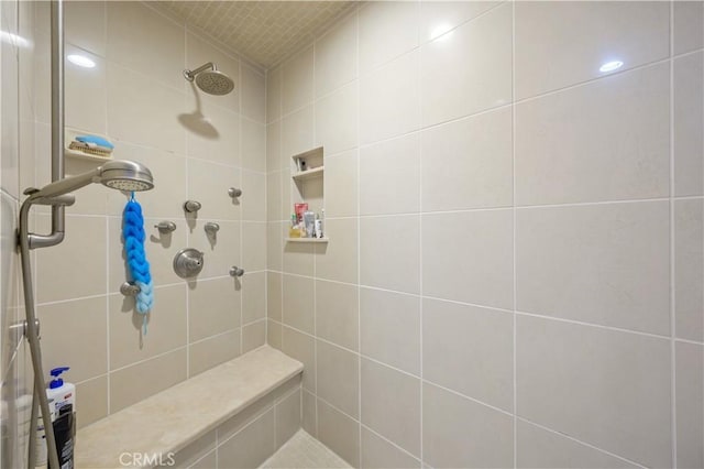 bathroom featuring tiled shower