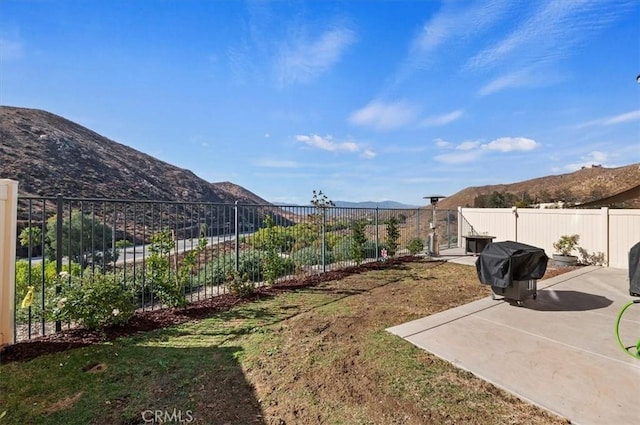 view of yard with a patio and a mountain view