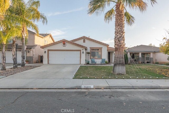 view of front of house featuring a front yard and a garage