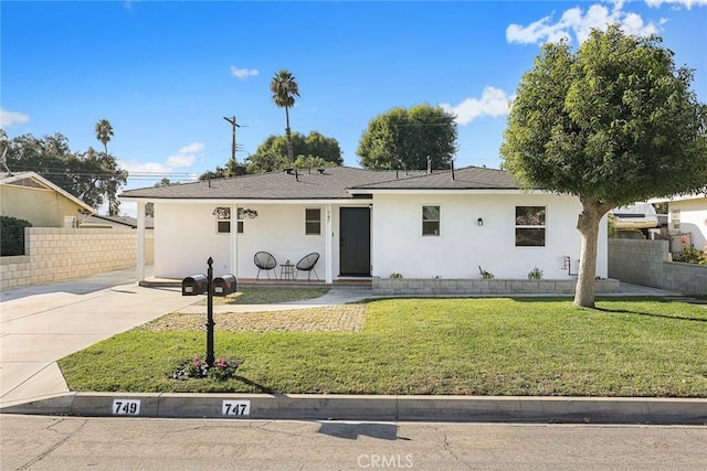 view of front of house with a front yard