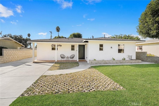 ranch-style home with a front yard