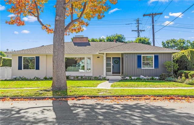 ranch-style house featuring a front lawn