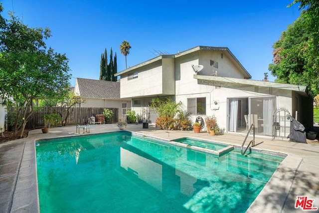 view of pool with an in ground hot tub and a patio area