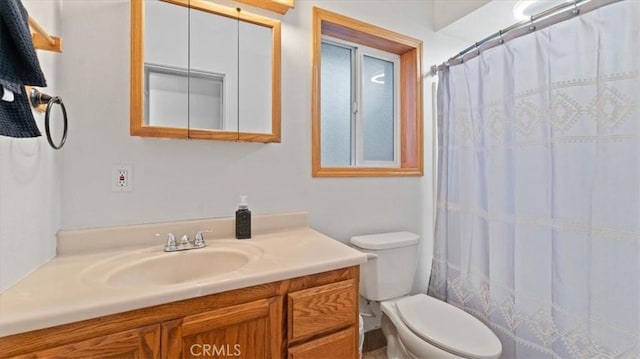 bathroom with a shower with shower curtain, vanity, and toilet