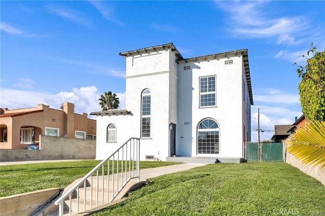 view of front of property with a front yard