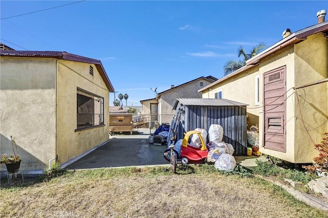 view of yard featuring a patio area and a storage shed