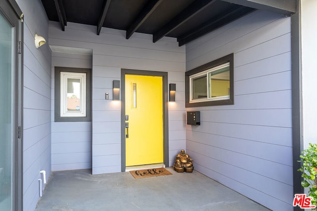 doorway to property with elevator