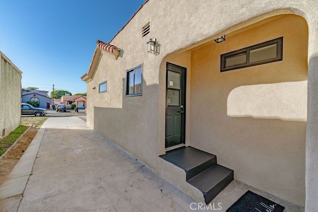 entrance to property featuring a patio