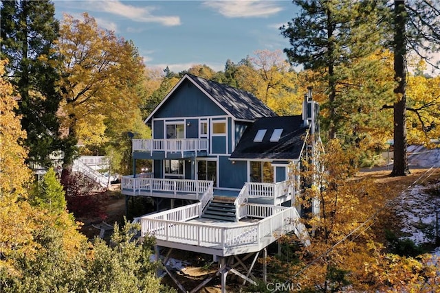 918 Sandalwood Dr, Lake Arrowhead, CA 92352 - rear view of house with a wooden deck, a balcony, and roof with shingles