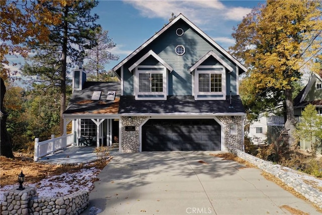 view of front facade featuring a garage