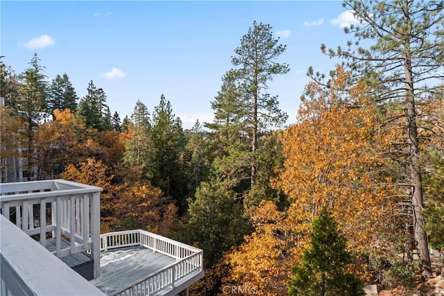 918 Sandalwood Dr, Lake Arrowhead, CA 92352 - view of yard featuring a deck and a wooded view