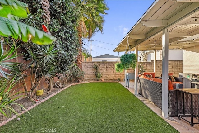 view of yard with an outdoor hangout area