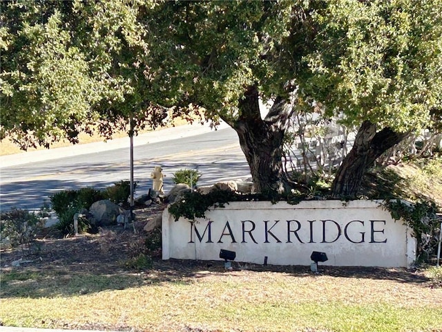 view of community / neighborhood sign