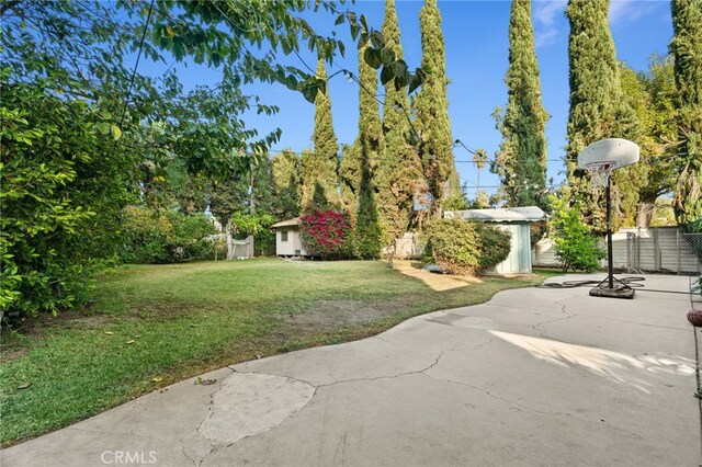 view of yard with a patio