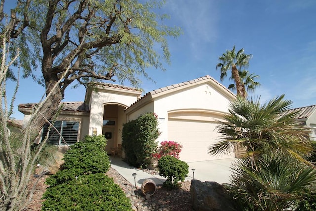 view of front facade featuring a garage