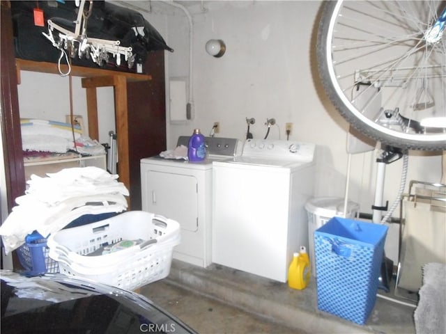 washroom featuring washer and clothes dryer