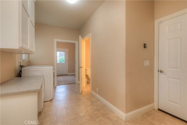 laundry room with cabinets and independent washer and dryer