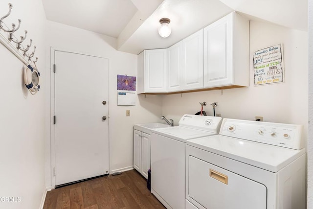 washroom featuring cabinets, sink, dark wood-type flooring, and washing machine and clothes dryer