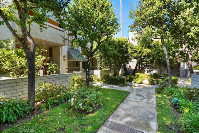 view of yard featuring a balcony