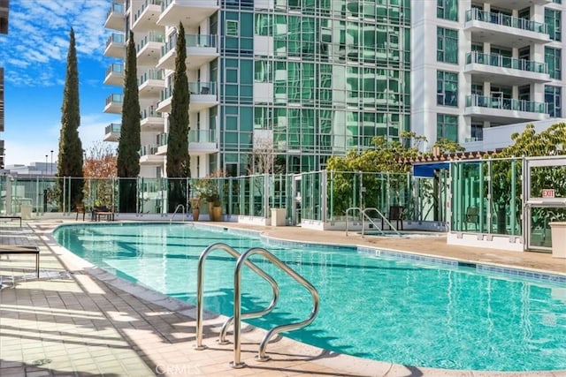 view of swimming pool