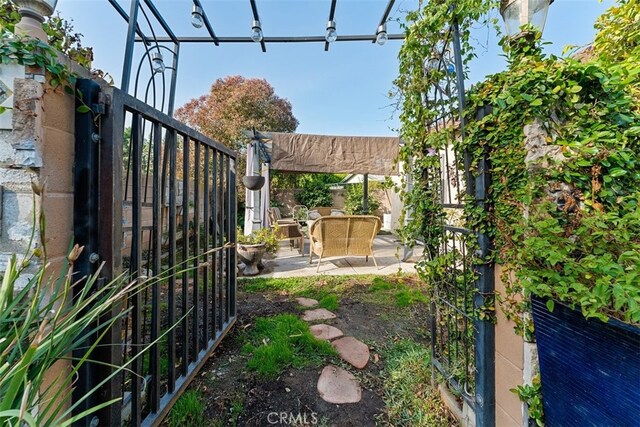 view of yard with a patio area