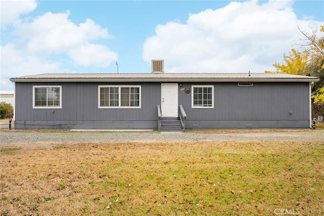 view of front of property with a front yard