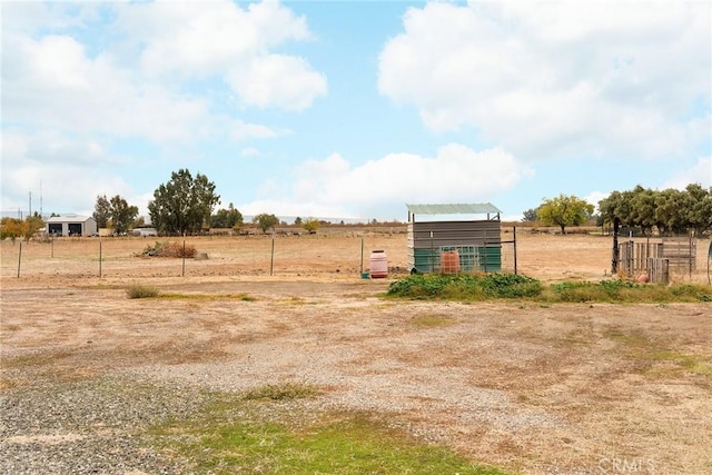 view of yard featuring a rural view