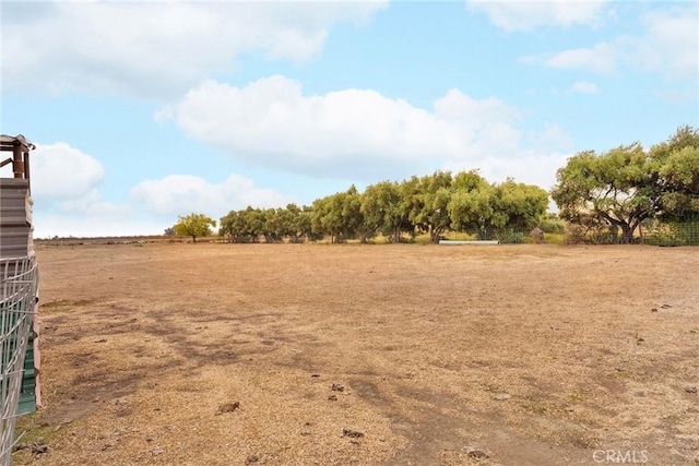 view of yard featuring a rural view