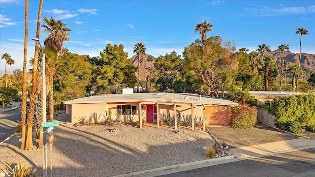 single story home with a mountain view