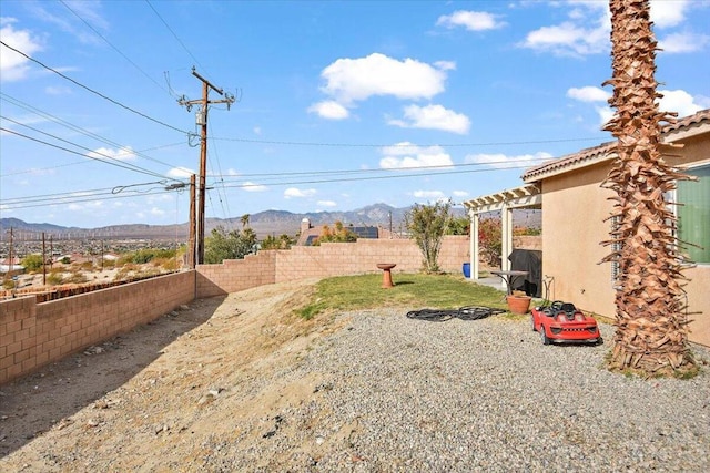 view of yard with a mountain view