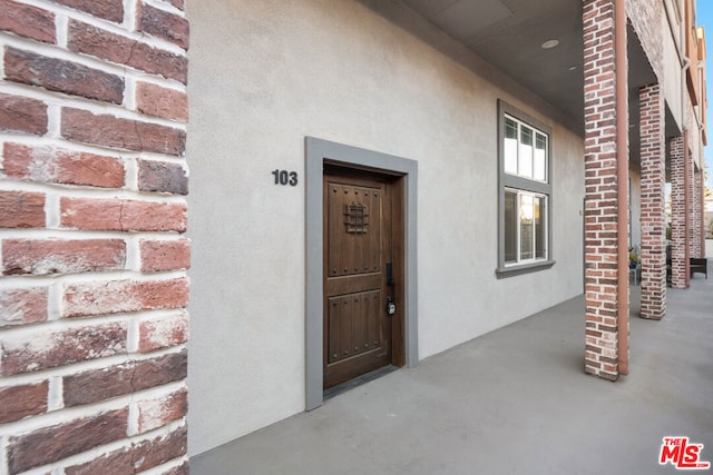 entrance to property featuring a porch